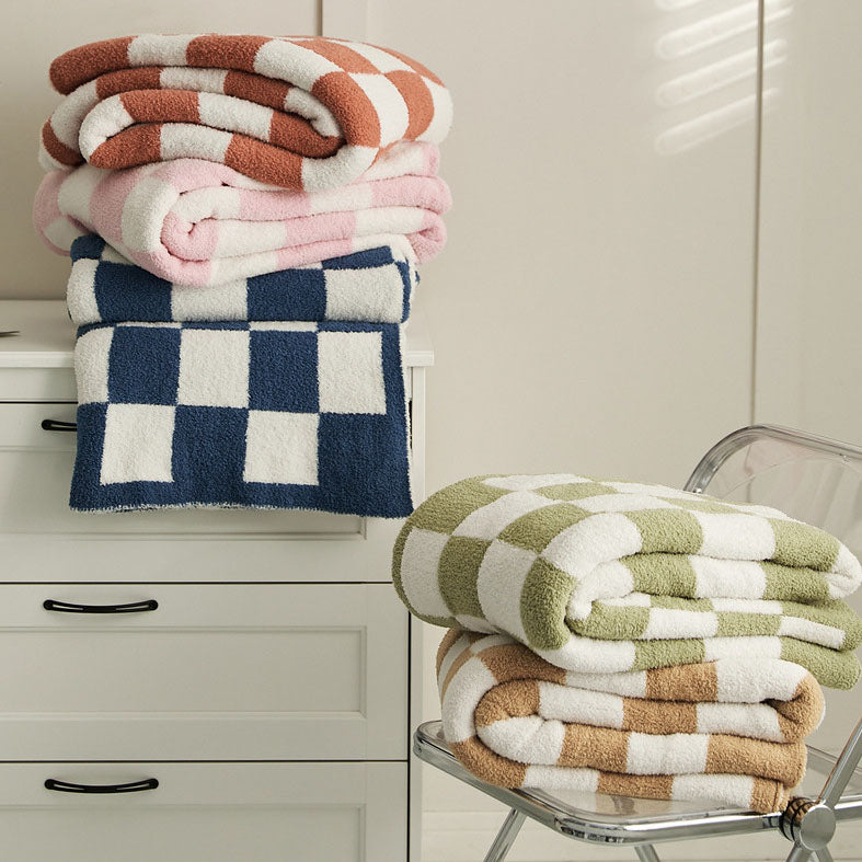 Checkerboard Retro Plush Throw Blanket