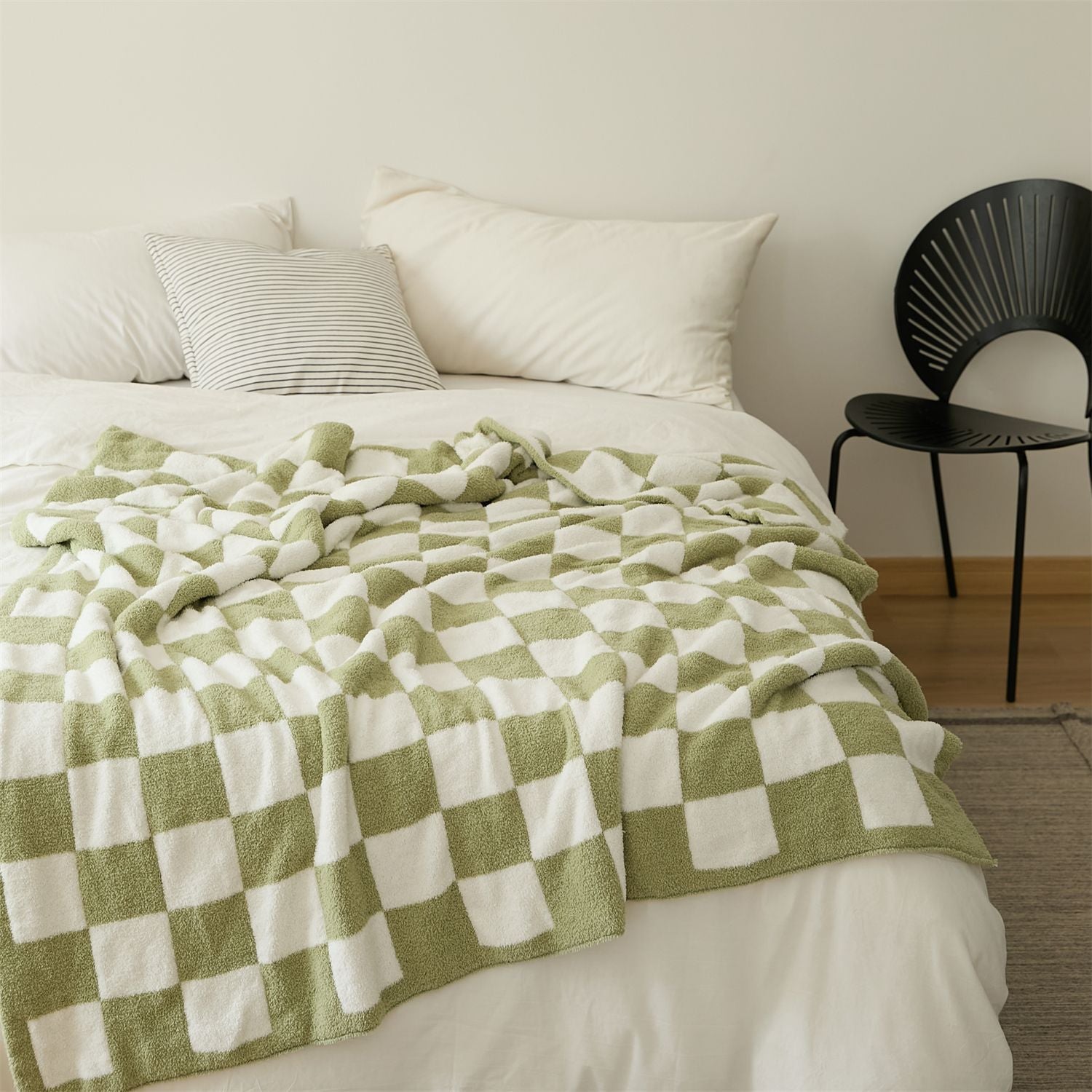 Checkerboard Retro Plush Throw Blanket